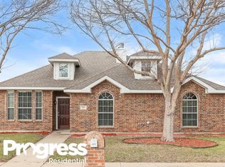 223 Garden Valley Ln, Red Oak, TX 75154