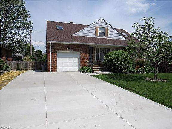 2nd image of 2885 Forestview Ave