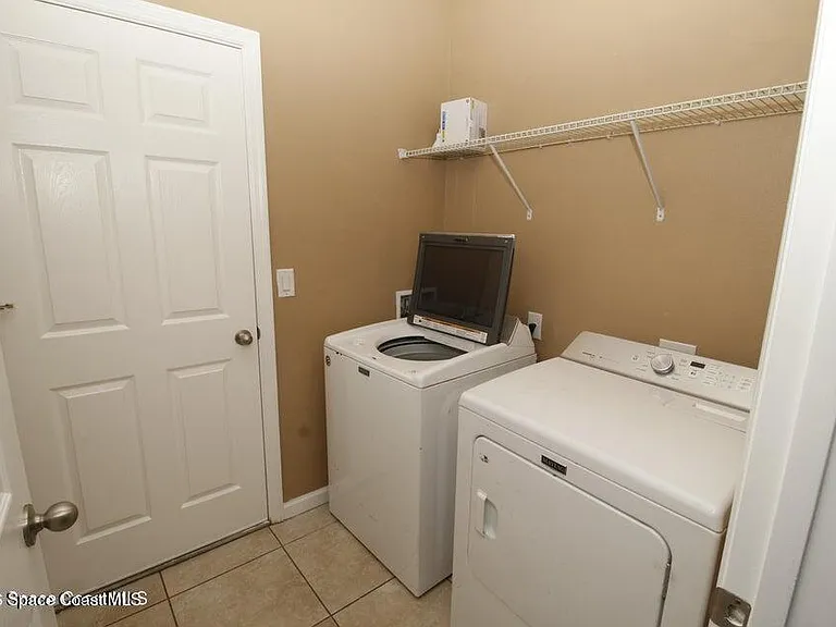 535 Trymore Dr SE — Photo 8