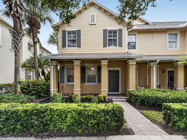 158 W Thatch Palm Cir — Photo 1