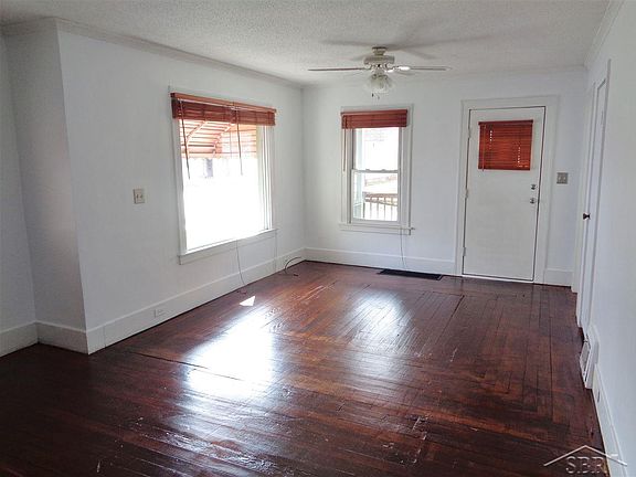 3rd image of 2252 Avon St