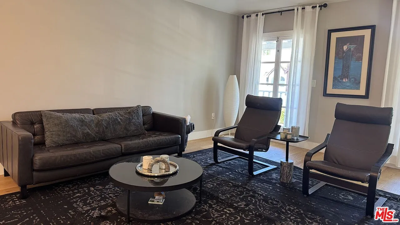 2 bed, 2.0 bath, 1500 sqft, $6,500 — Photo 3