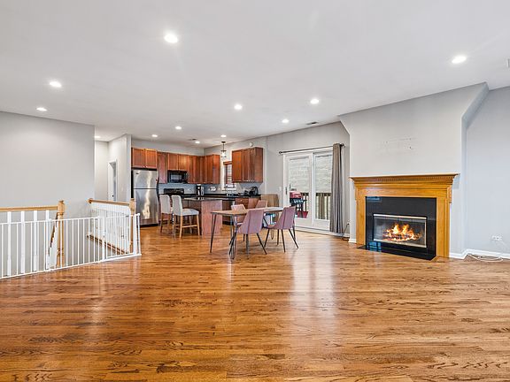 4th image of 1761 W Morse Ave APT 3N