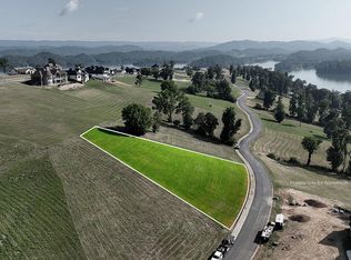 2429 Starboard Crest Rd, Morristown, TN 37814