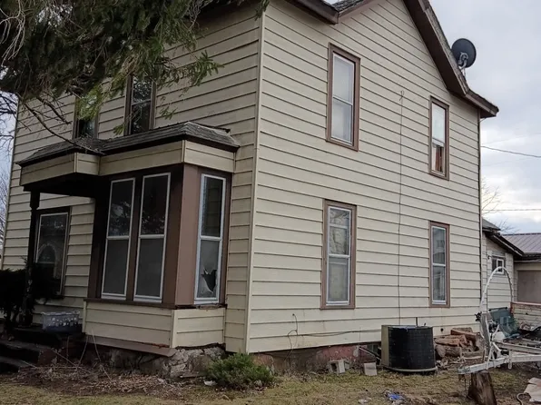 313 Cedar St, Williams, IA 50271