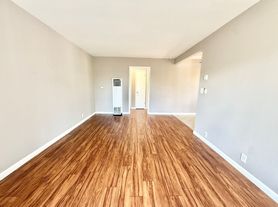 Woodside North, 11