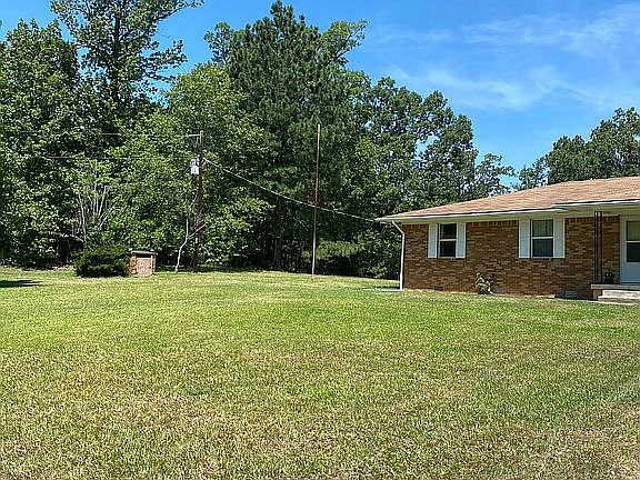 Spacious attractive yard