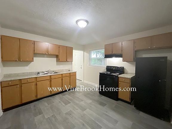 3rd image of 3642 Tiffany Dr