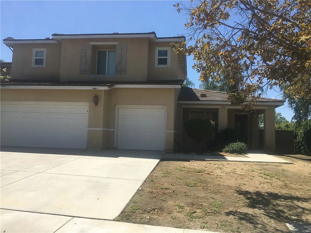 4 bed, 2828 sqft, $4,000 — Photo 1