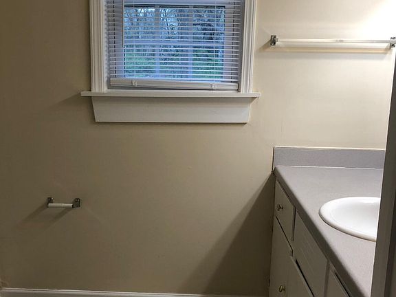 5th image of 620 West Ave
