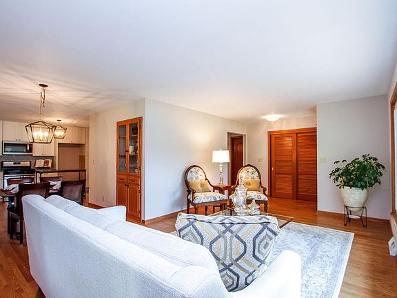 3rd image of 5201 W Silverleaf Ln
