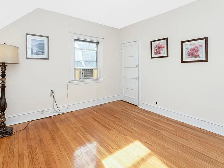 11 Webster St — Photo 17