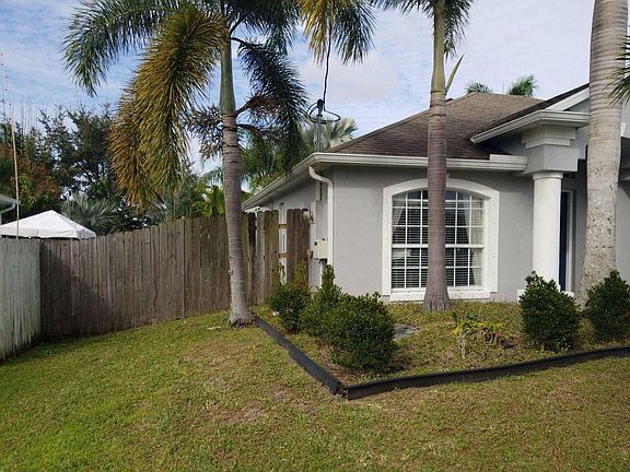 3rd image of 1233 SW Alcantarra Blvd