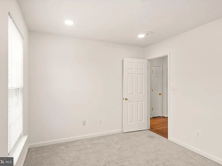 42685 Rolling Rock Sq — Photo 36