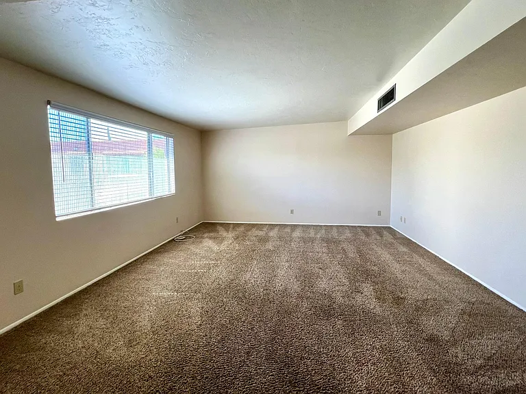 8655 E 24th Cir — Photo 3