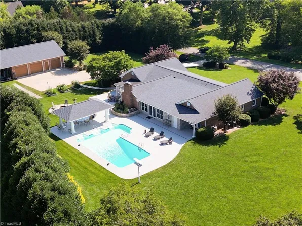 121 Fescue Dr, Bermuda Run, NC 27006