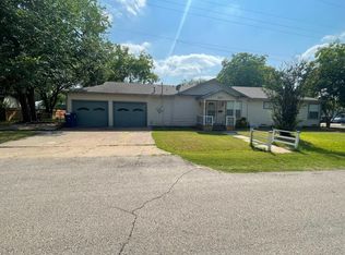 301 Laurel St, Ennis, TX 75119