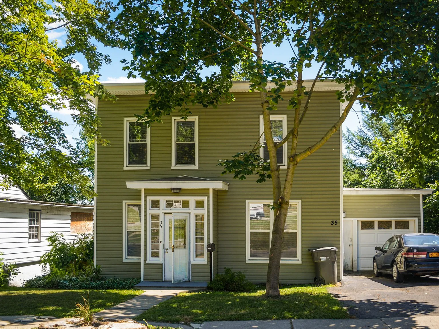 35 James — Photo 2