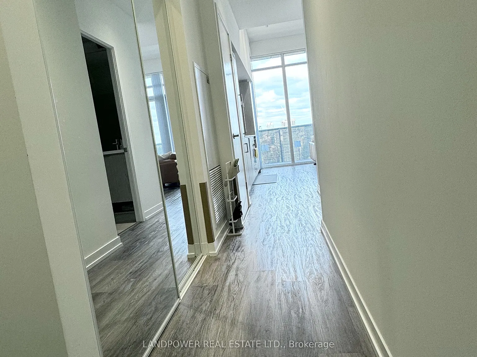 Sugar Wharf Condos — Photo 2