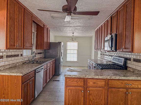 4th image of 575 Veterans Road