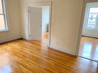 30-63 44th St #R3, Astoria, NY 11103