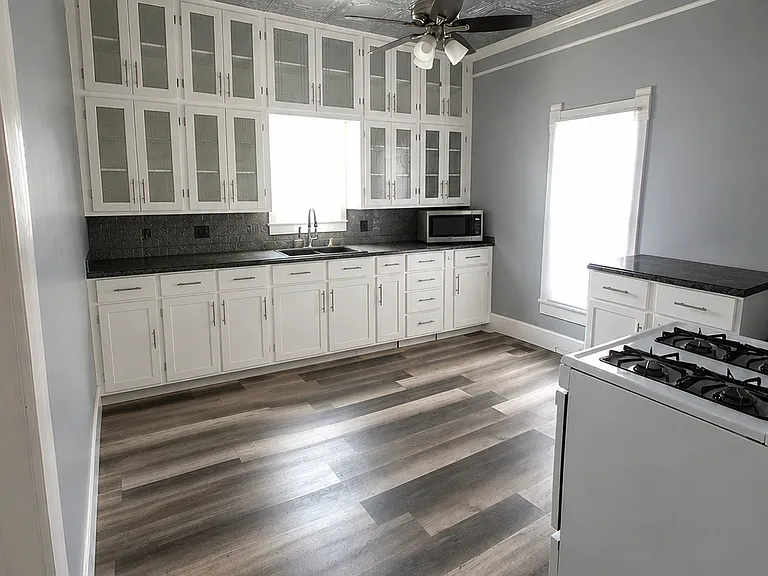 602 Kansas Ave — Photo 1
