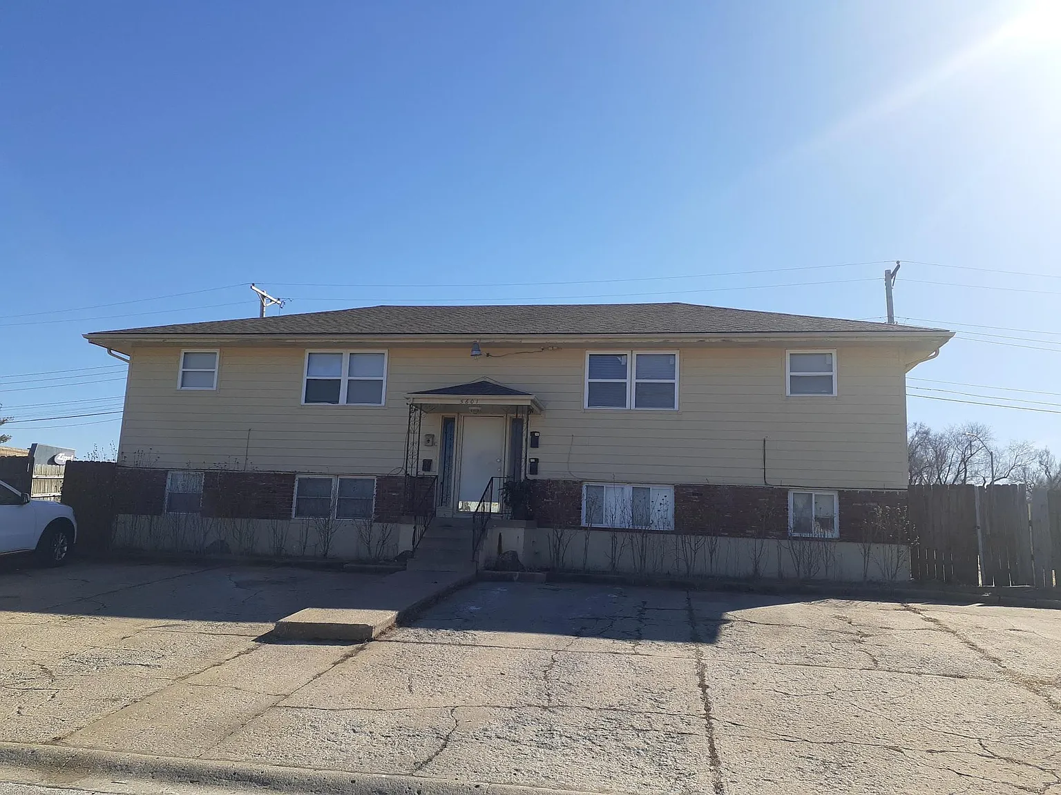 5601 E 139th Ter — Photo 1