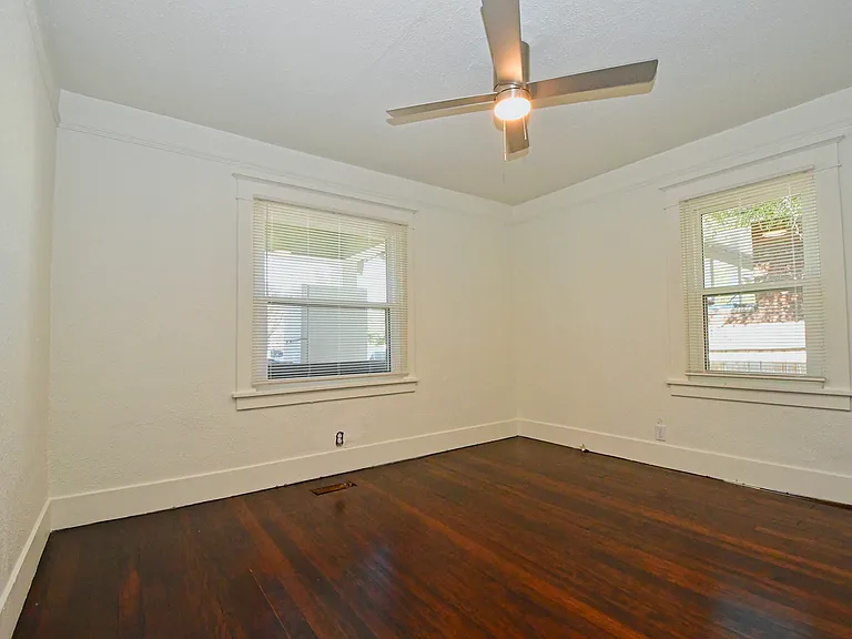 1136 E St — Photo 11