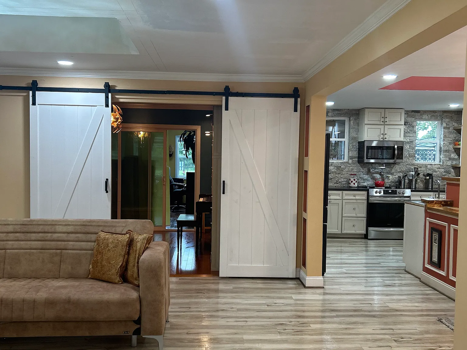 4 bed, 3000 sqft, $3,650 — Photo 4