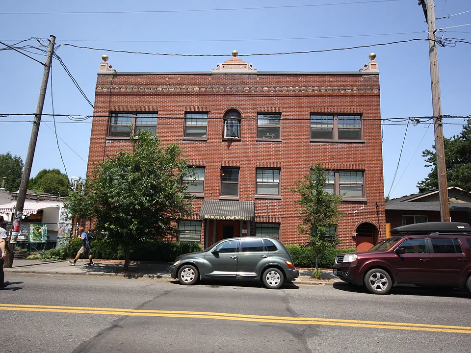 4263 SE Belmont St #205