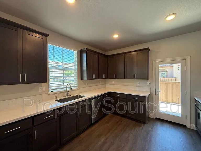 948 Posey St — Photo 12