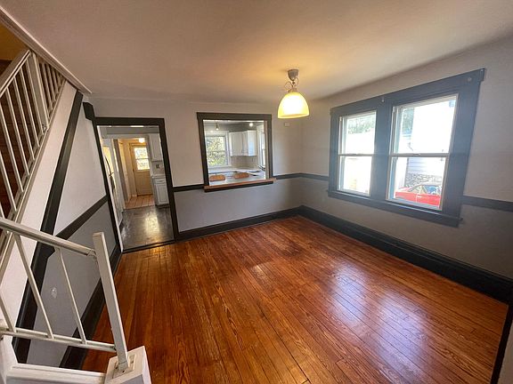 2nd image of 69 Woodbine Ave