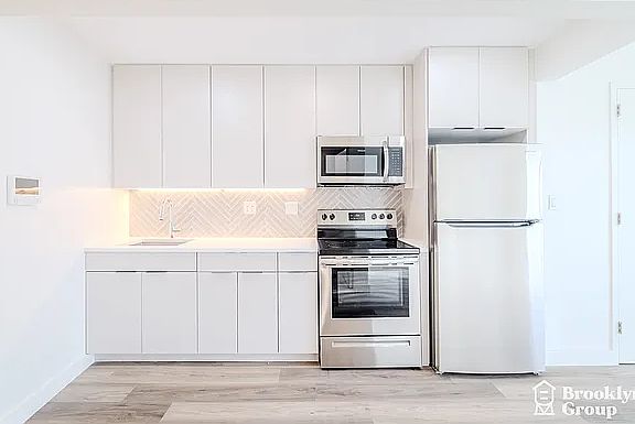 3rd image of 101-19 Rockaway Beach Blvd #2H