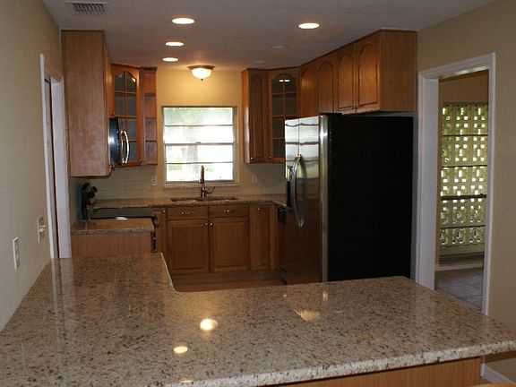 3rd image of 3003 Saratoga Dr