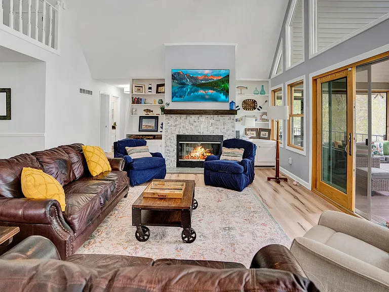 218 Long Island Dr — Photo 18