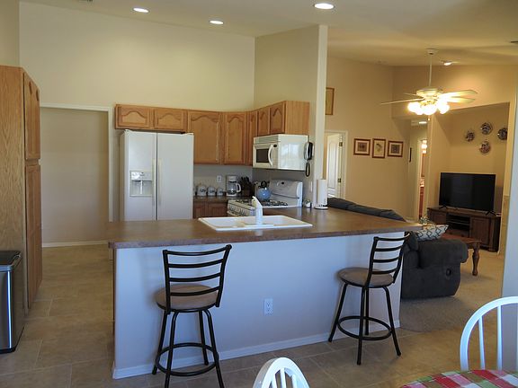 4th image of 330 W Branding Iron Dr