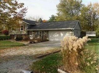 9570 Grandville Rd, Bloomington, IL 61705