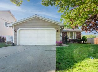 17 Yew Ct, Bloomington, IL 61701