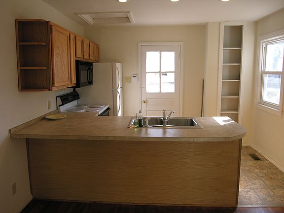 5th image of 25 Woodland St