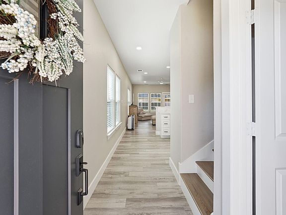 3rd image of 712 Old Magnolia Rd