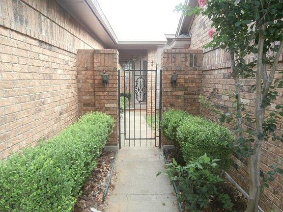 2nd image of 2600 Woodlark Dr
