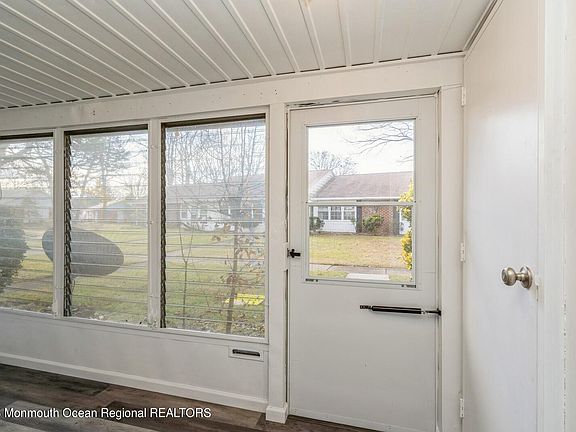 2nd image of 944 Aberdeen Drive #E
