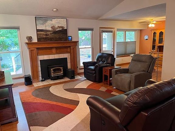 2nd image of 2708 Acacia Ave