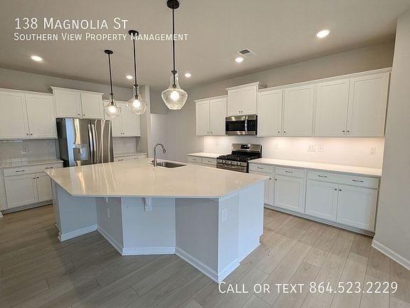 4th image of 138 Magnolia St