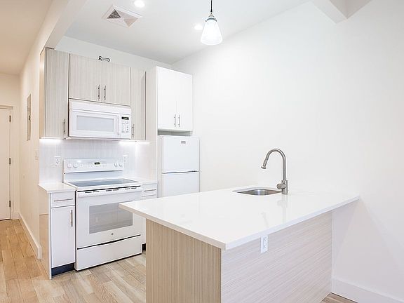 2nd image of 818 Lexington Ave #4L