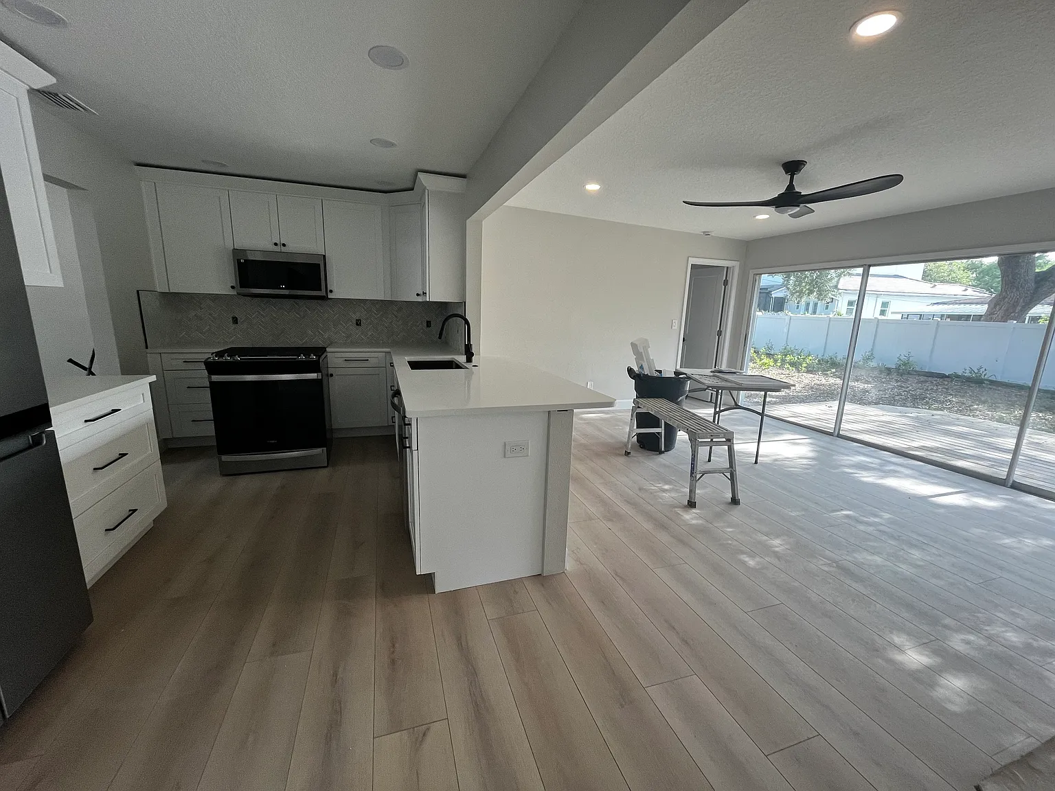 3 bed, 2054 sqft, $5,250 — Photo 3