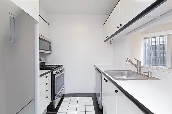 Rented by RELO REDAC INC. | media 25