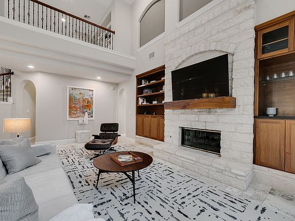 4th image of 10202 Pickfair Dr