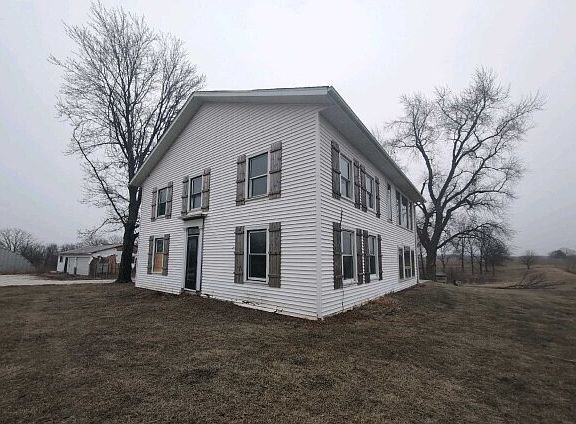 2nd image of 714 County Line Rd E