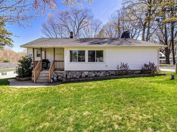 7034 W Dewey Rd, Ludington, MI 49431